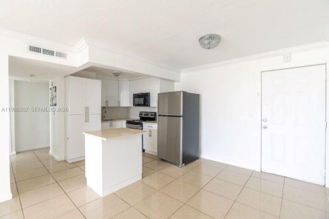Condominio en venta en Miami Beach, Florida, 2 dormitorios, 74.14 m2 № 2056026 - foto 7