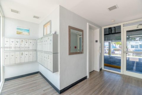 Condominio en venta en Miami Beach, Florida, 2 dormitorios, 74.14 m2 № 2056026 - foto 4