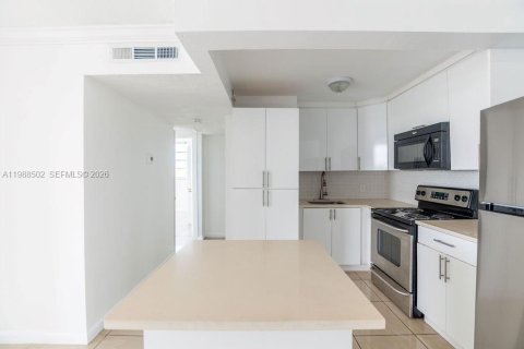 Condominio en venta en Miami Beach, Florida, 2 dormitorios, 74.14 m2 № 2056026 - foto 9