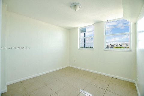 Condominio en venta en Miami Beach, Florida, 2 dormitorios, 74.14 m2 № 2056026 - foto 26