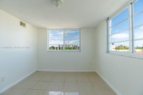 Condominio en venta en Miami Beach, Florida, 2 dormitorios, 74.14 m2 № 2056026 - foto 23