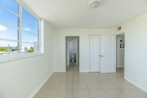 Condominio en venta en Miami Beach, Florida, 2 dormitorios, 74.14 m2 № 2056026 - foto 27