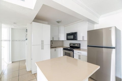 Condominio en venta en Miami Beach, Florida, 2 dormitorios, 74.14 m2 № 2056026 - foto 8