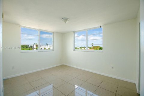 Condominio en venta en Miami Beach, Florida, 2 dormitorios, 74.14 m2 № 2056026 - foto 24