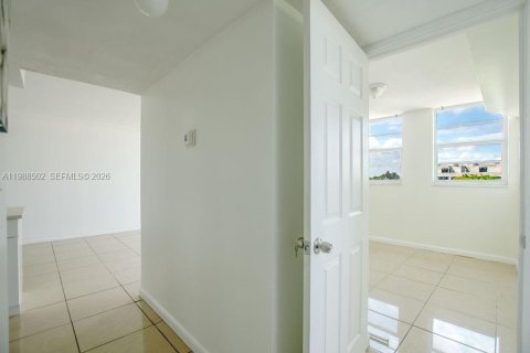 Condominio en venta en Miami Beach, Florida, 2 dormitorios, 74.14 m2 № 2056026 - foto 25