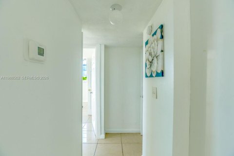 Condominio en venta en Miami Beach, Florida, 2 dormitorios, 74.14 m2 № 2056026 - foto 20