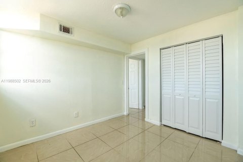 Condominio en venta en Miami Beach, Florida, 2 dormitorios, 74.14 m2 № 2056026 - foto 28