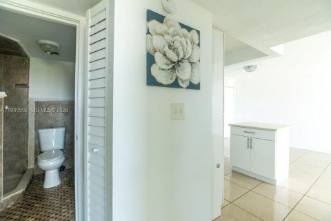 Condominio en venta en Miami Beach, Florida, 2 dormitorios, 74.14 m2 № 2056026 - foto 19