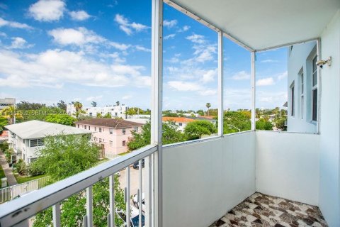 Condominio en venta en Miami Beach, Florida, 2 dormitorios, 74.14 m2 № 2056026 - foto 17