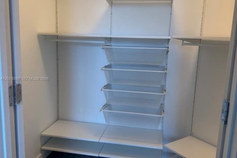 Copropriété à vendre à Miami, Floride: 2 chambres, 101.91 m2 № 2069614 - photo 17