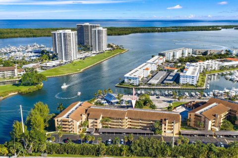 Condo in North Palm Beach, Florida, 2 bedrooms  № 2271562