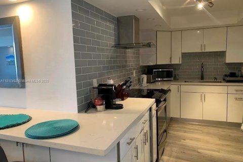 Condo in Miami Beach, Florida, 2 bedrooms  № 1774296 - photo 10