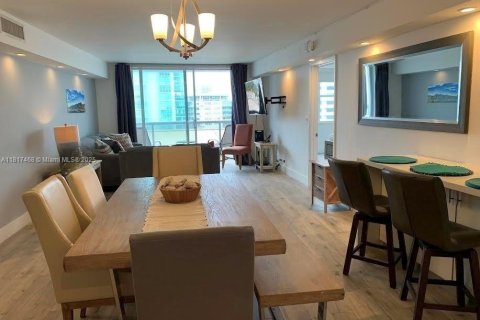 Condo in Miami Beach, Florida, 2 bedrooms  № 1774296 - photo 11