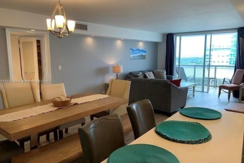 Condo in Miami Beach, Florida, 2 bedrooms  № 1774296 - photo 9