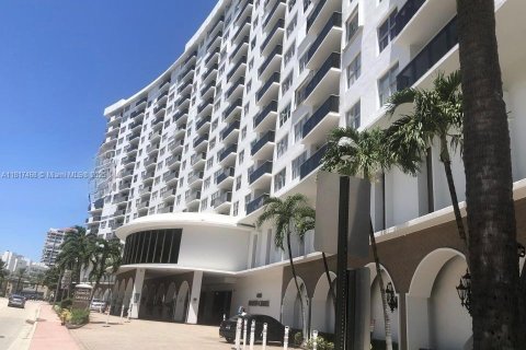 Condo in Miami Beach, Florida, 2 bedrooms  № 1774296 - photo 1