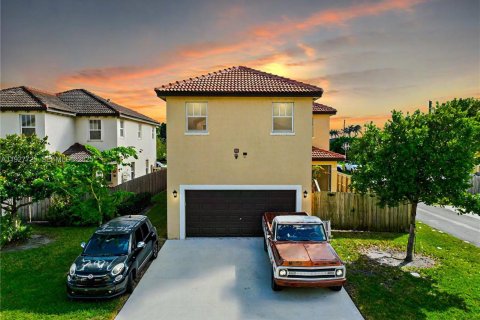 Купить виллу или дом в Хомстед, Флорида 4 спальни, 239.22м2, № 1988195 - фото 2