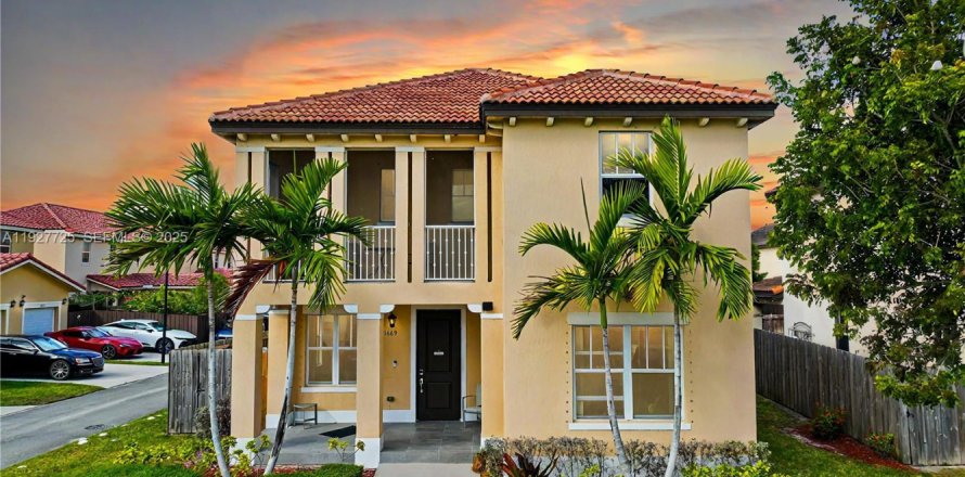 Дом в Хомстед, Флорида 4 спальни, 239.22м2 № 1988195