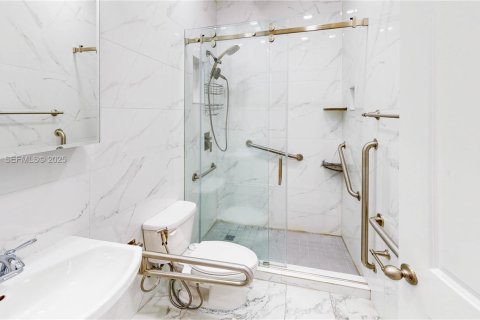 Купить виллу или дом в Хомстед, Флорида 4 спальни, 239.22м2, № 1988195 - фото 24