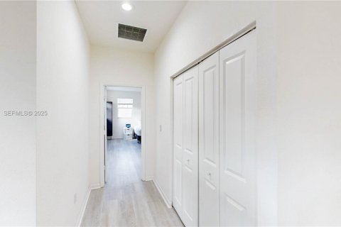 Купить виллу или дом в Хомстед, Флорида 4 спальни, 239.22м2, № 1988195 - фото 29