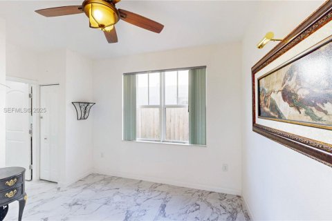 Купить виллу или дом в Хомстед, Флорида 4 спальни, 239.22м2, № 1988195 - фото 20