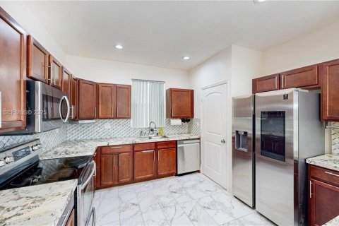 Купить виллу или дом в Хомстед, Флорида 4 спальни, 239.22м2, № 1988195 - фото 11