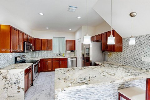 Купить виллу или дом в Хомстед, Флорида 4 спальни, 239.22м2, № 1988195 - фото 10