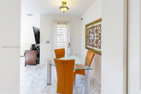 Купить виллу или дом в Хомстед, Флорида 4 спальни, 239.22м2, № 1988195 - фото 16