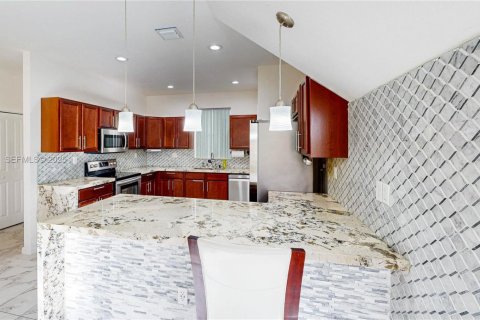 Купить виллу или дом в Хомстед, Флорида 4 спальни, 239.22м2, № 1988195 - фото 9
