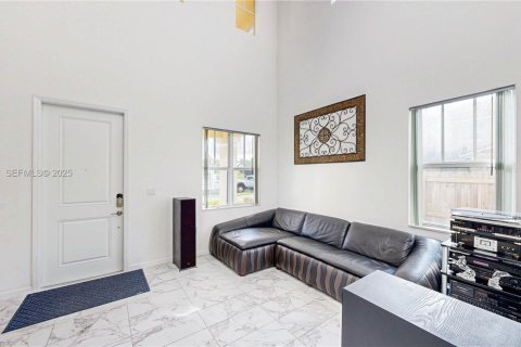 Купить виллу или дом в Хомстед, Флорида 4 спальни, 239.22м2, № 1988195 - фото 7