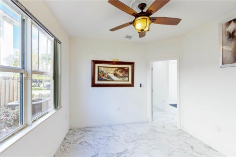 Купить виллу или дом в Хомстед, Флорида 4 спальни, 239.22м2, № 1988195 - фото 22