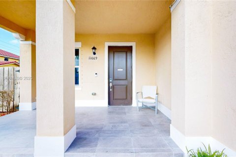 Купить виллу или дом в Хомстед, Флорида 4 спальни, 239.22м2, № 1988195 - фото 4