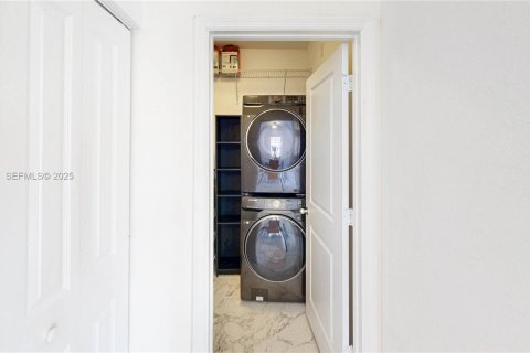 Купить виллу или дом в Хомстед, Флорида 4 спальни, 239.22м2, № 1988195 - фото 17