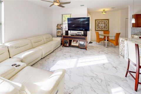 Купить виллу или дом в Хомстед, Флорида 4 спальни, 239.22м2, № 1988195 - фото 13