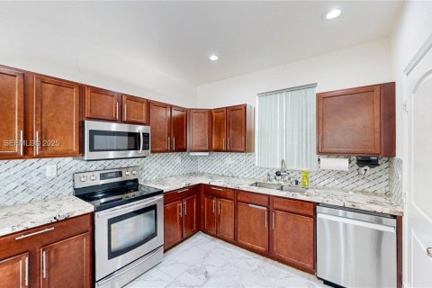 Купить виллу или дом в Хомстед, Флорида 4 спальни, 239.22м2, № 1988195 - фото 12