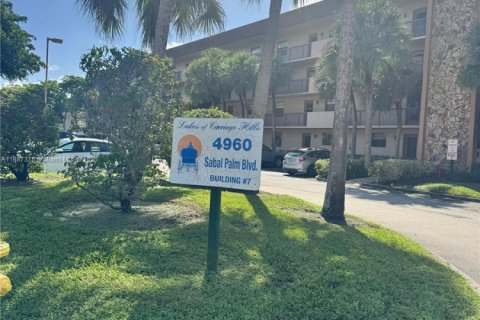 Condo in Tamarac, Florida, 2 bedrooms  № 1944627 - photo 16