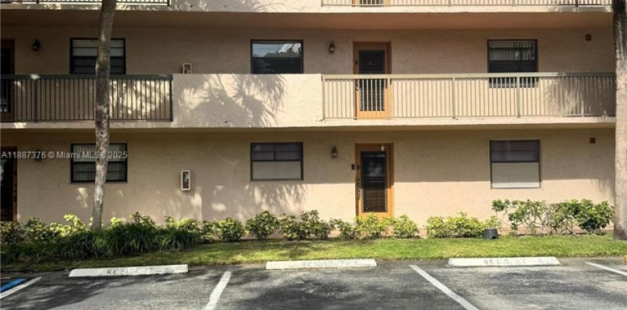 Condo in Tamarac, Florida, 2 bedrooms  № 1944627