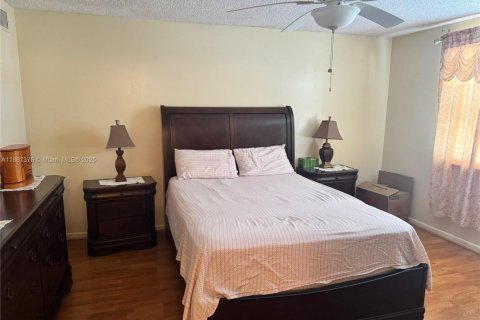 Condo in Tamarac, Florida, 2 bedrooms  № 1944627 - photo 9
