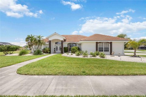 House in North Port, Florida 3 bedrooms, 186.27 sq.m. № 1819249 - photo 1
