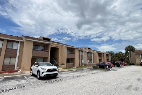 Condo in Orlando, Florida, 2 bedrooms  № 2092990 - photo 2