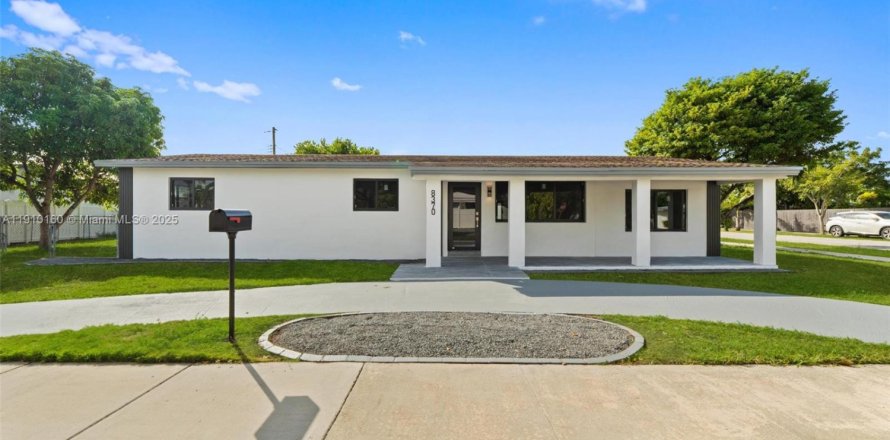 Casa en Miami, Florida 5 dormitorios, 181.62 m2 № 1967139