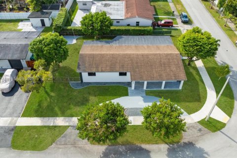 Casa en venta en Miami, Florida, 5 dormitorios, 181.62 m2 № 1967139 - foto 21