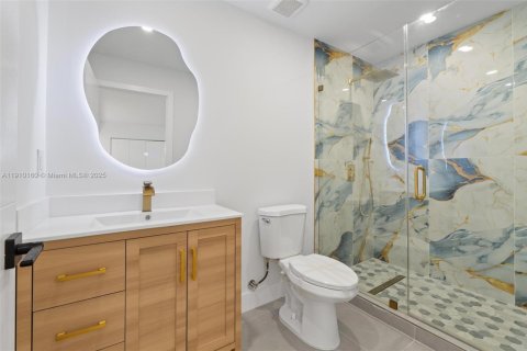 Casa en venta en Miami, Florida, 5 dormitorios, 181.62 m2 № 1967139 - foto 15