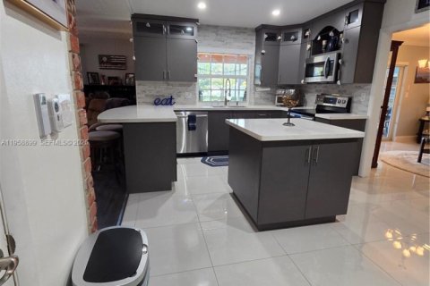 Casa en venta en Plantation, Florida, 4 dormitorios, 195.65 m2 № 2023731 - foto 10