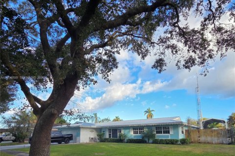 Casa en venta en Plantation, Florida, 4 dormitorios, 195.65 m2 № 2023731 - foto 2