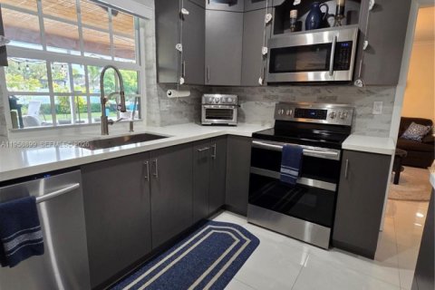 Casa en venta en Plantation, Florida, 4 dormitorios, 195.65 m2 № 2023731 - foto 12