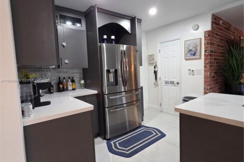 Casa en venta en Plantation, Florida, 4 dormitorios, 195.65 m2 № 2023731 - foto 9