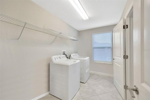 House in Riverview, Florida 5 bedrooms, 311.13 sq.m. № 2167074 - photo 25
