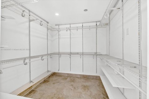 House in Miami Beach, Florida 4 bedrooms, 258.55 sq.m. № 1953665 - photo 11