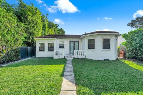 House in Miami Beach, Florida 4 bedrooms, 258.55 sq.m. № 1953665 - photo 2