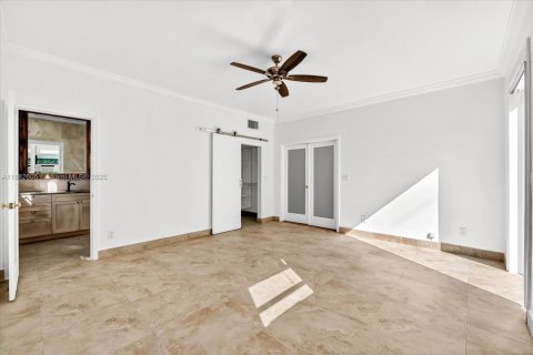 House in Miami Beach, Florida 4 bedrooms, 258.55 sq.m. № 1953665 - photo 9